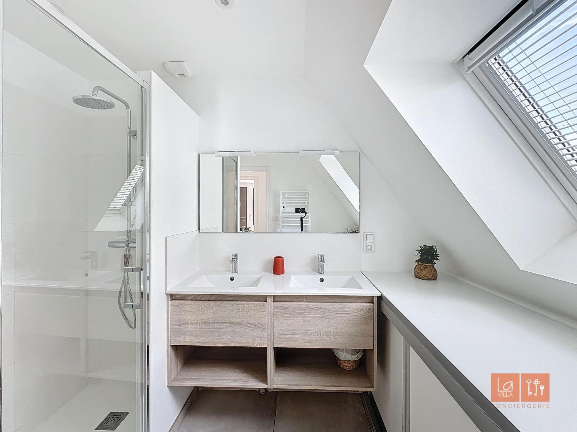 Appartement La Terrasse : 1er Etage Proche *